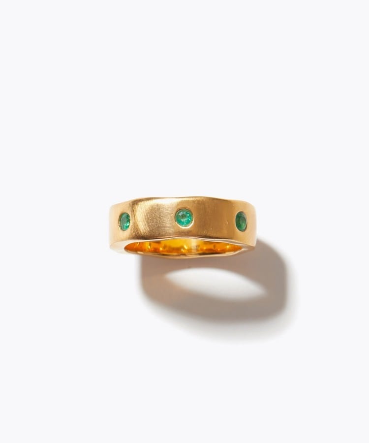 [ancient] emerald dot wide ring